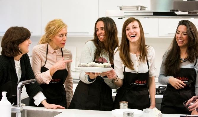 La cocina puede ayudar a tus equipos a mejorar la comunicación y a ser mejores líderes. foto:cocina-cayena.com