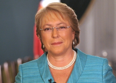 Bachelet, quien asumió la Presidencia hace dos meses tras ganar las elecciones con una nueva coalición que incluye al Partido Comunista, quiere aumentar los impuestos corporativos desde el 20 al 25 por ciento. Foto:elconcecuente.cl