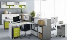 Agregar color a los espacios de trabajo que no dicen nada puede mejorar la productividad y los estados de ánimo de los empleados. Foto:decoraciondeoficina.com